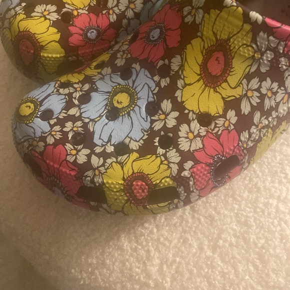 12 🔖 CROCS Classic Retro Floral Clog #208954 RARE - Picture 7 of 12